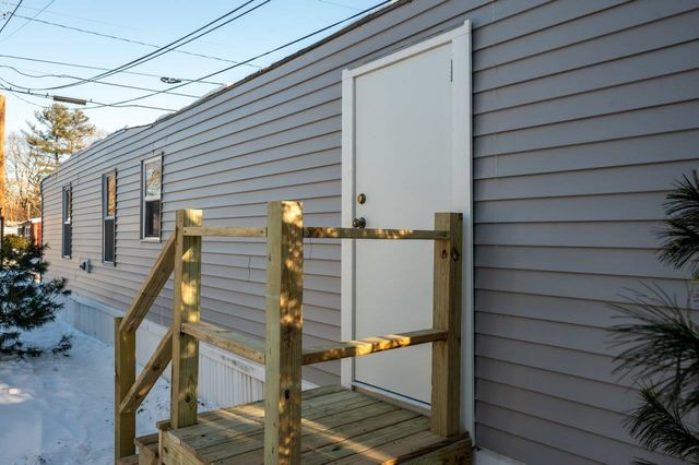 16 Polly Ann MHP Park, Dover, NH 03820