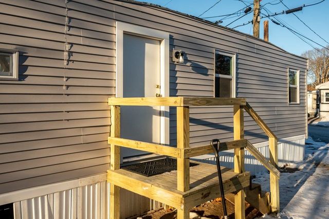 16 Polly Ann MHP Park, Dover, NH 03820