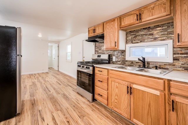 16 Polly Ann MHP Park, Dover, NH 03820