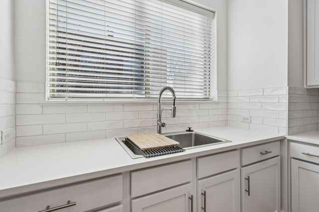 1511 Bluff Ridge Way, Dallas, TX 75206