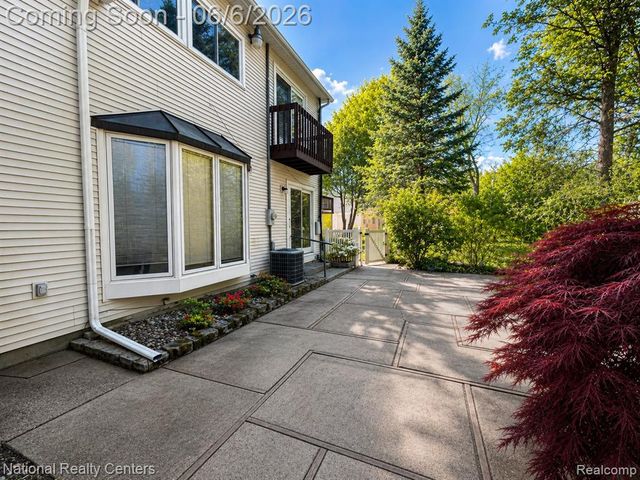 2182 Yorktown Drive, Ann Arbor, MI 48105