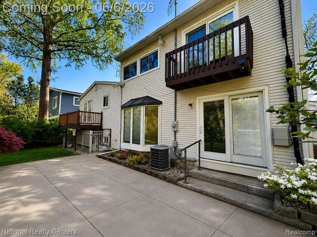 2182 Yorktown Drive, Ann Arbor, MI 48105