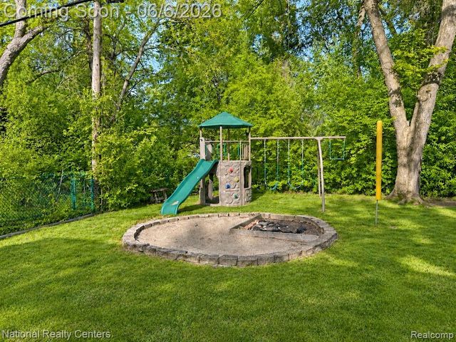 2182 Yorktown Drive, Ann Arbor, MI 48105