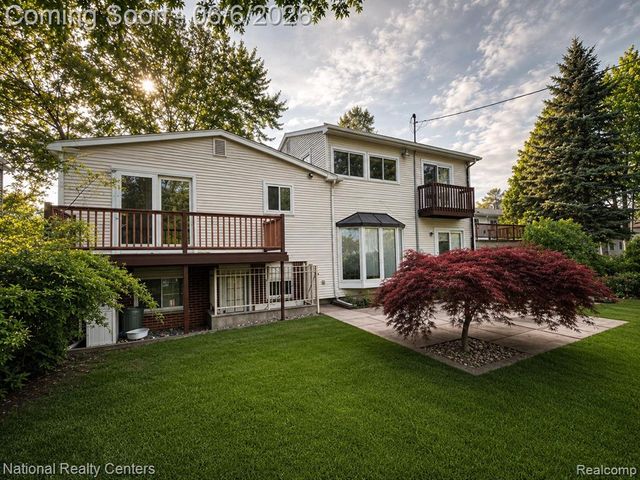 2182 Yorktown Drive, Ann Arbor, MI 48105