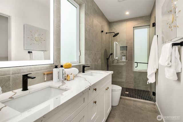 536 W Barrett Street, Seattle, WA 98109