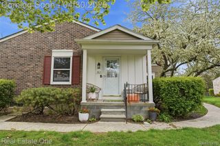 383 Neptune Drive, Walled Lake, MI 48390