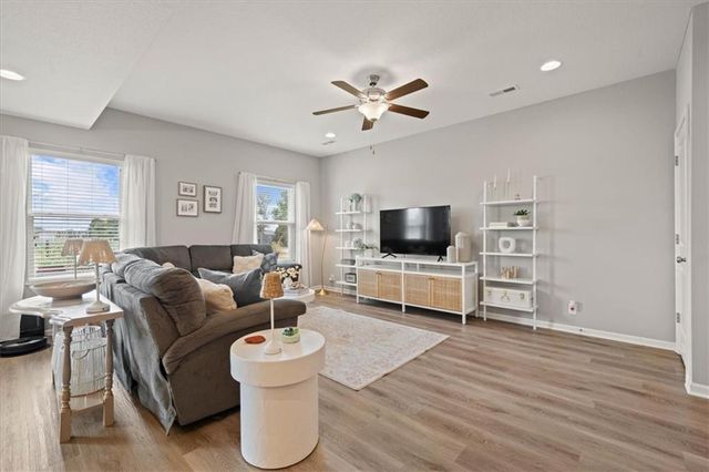 9107 SW 2nd Street, Blue Springs, MO 64064