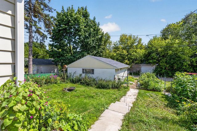 5674 N 37th STREET, Milwaukee, WI 53209