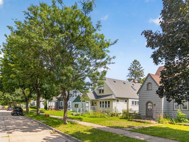 5674 N 37th STREET, Milwaukee, WI 53209