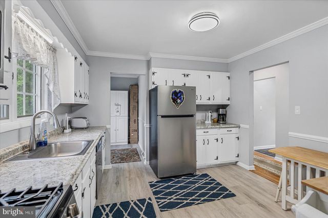 9711 MAGLEDT RD, Parkville, MD 21234