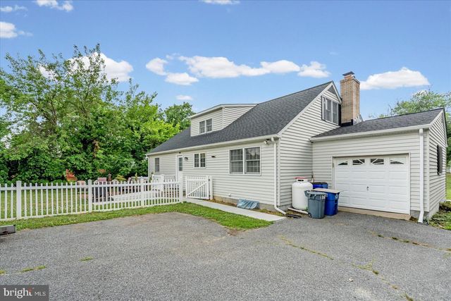 9711 MAGLEDT RD, Parkville, MD 21234