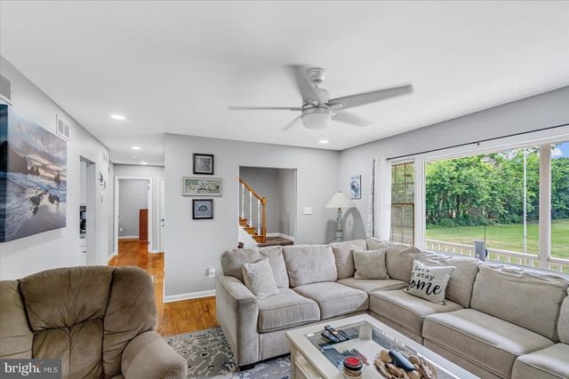 9711 MAGLEDT RD, Parkville, MD 21234
