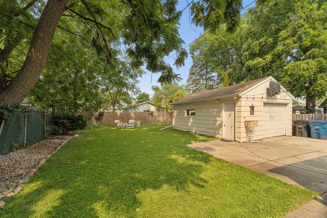 1215 GRAND STREET, Oshkosh, WI 54901