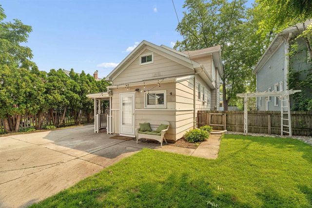 1215 GRAND STREET, Oshkosh, WI 54901