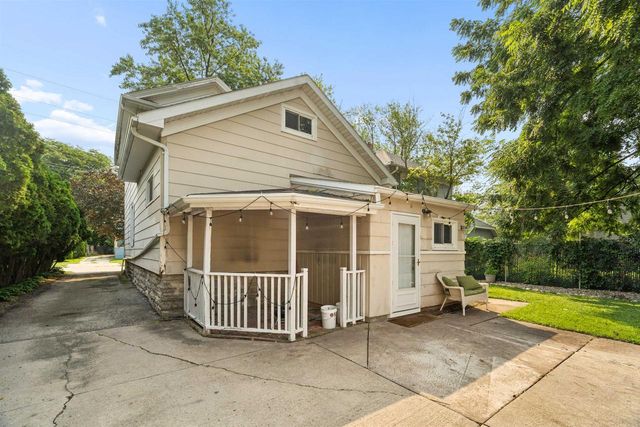 1215 GRAND STREET, Oshkosh, WI 54901