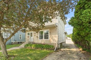 1215 GRAND STREET, Oshkosh, WI 54901