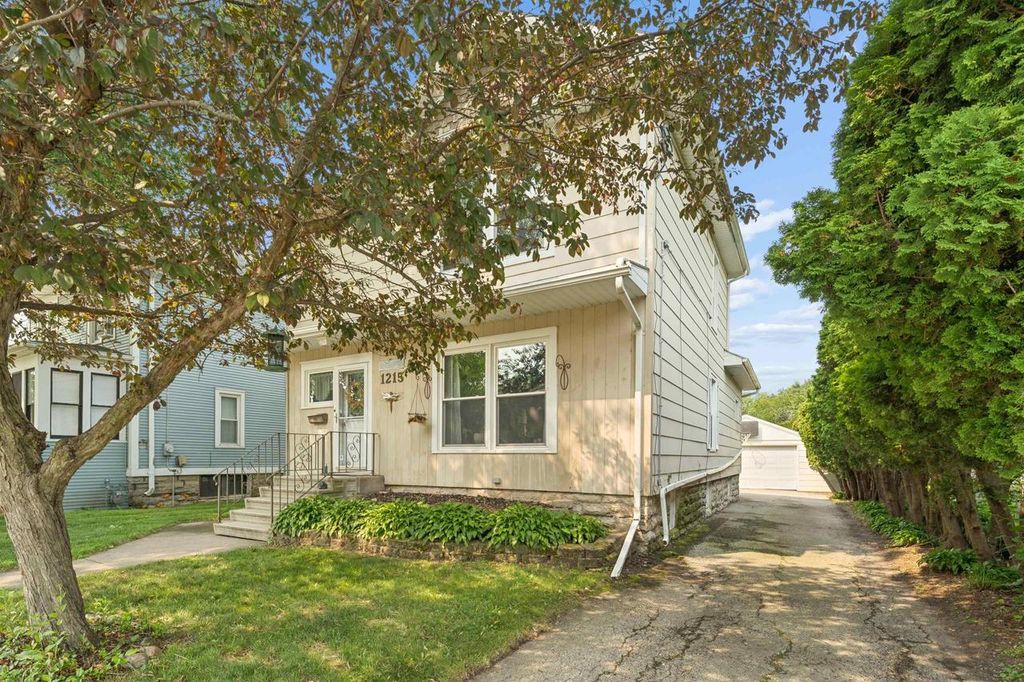 1215 GRAND STREET, Oshkosh, WI 54901