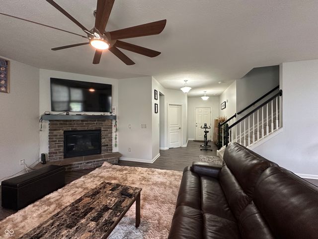 6162 Crabapple Drive, Whitestown, IN 46075