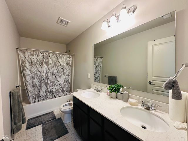 6162 Crabapple Drive, Whitestown, IN 46075