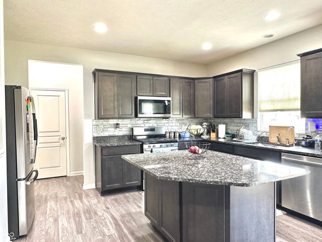 6162 Crabapple Drive, Whitestown, IN 46075