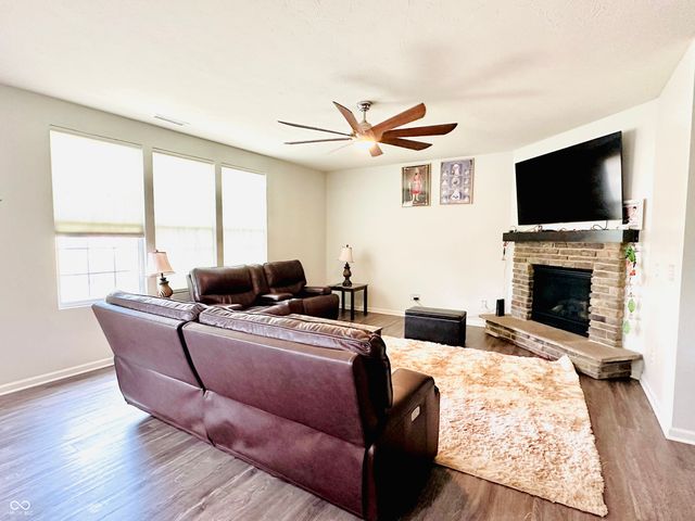 6162 Crabapple Drive, Whitestown, IN 46075