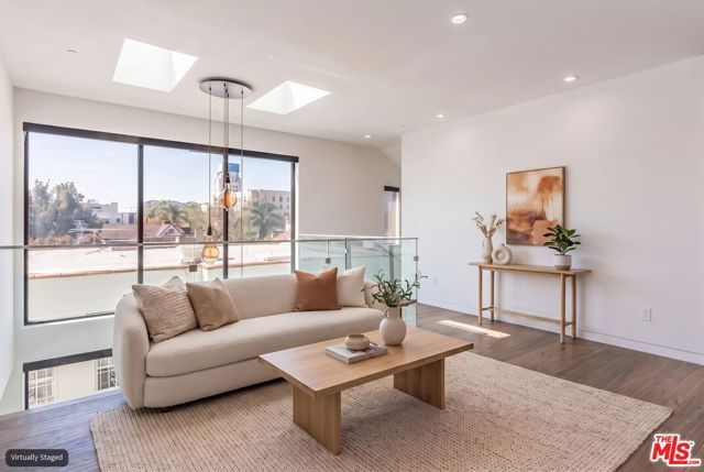 458 S Sycamore Avenue, Los Angeles, CA 90036