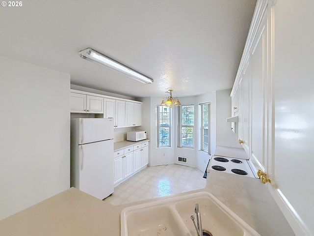 991 Sw ELMONICA Pl, Beaverton, OR 97006