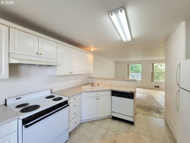 991 Sw ELMONICA Pl, Beaverton, OR 97006