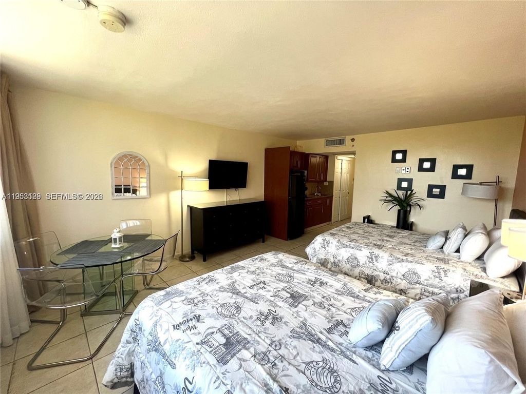 19201 Collins Ave 242, Sunny Isles Beach, FL 33160