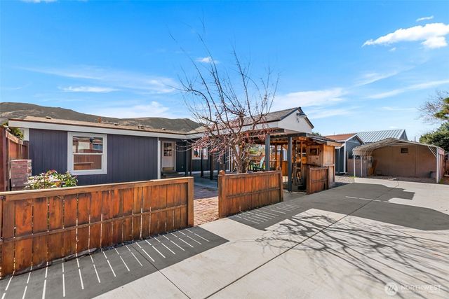 23 Hanna Avenue, Rock Island, WA 98850