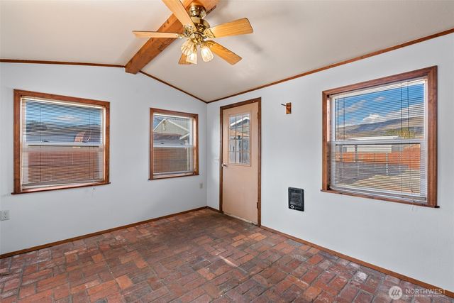 23 Hanna Avenue, Rock Island, WA 98850