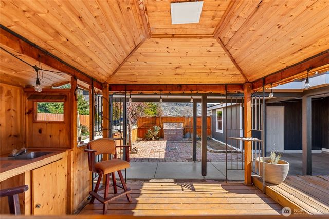 23 Hanna Avenue, Rock Island, WA 98850