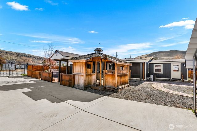 23 Hanna Avenue, Rock Island, WA 98850