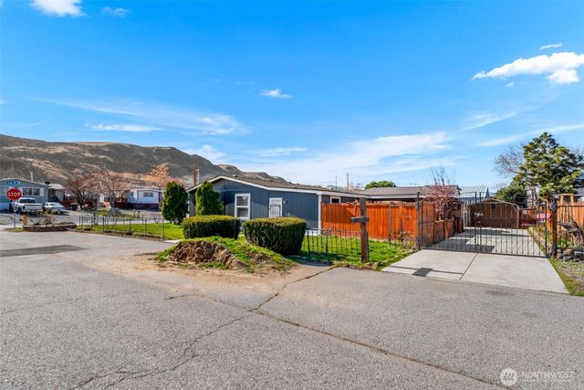 23 Hanna Avenue, Rock Island, WA 98850