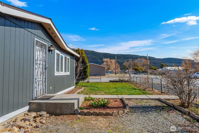 23 Hanna Avenue, Rock Island, WA 98850