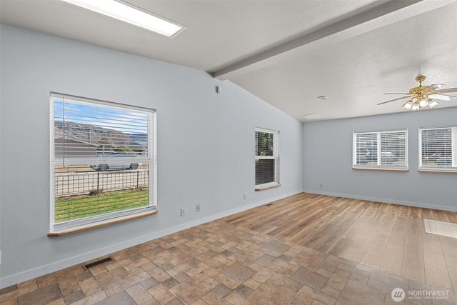 23 Hanna Avenue, Rock Island, WA 98850