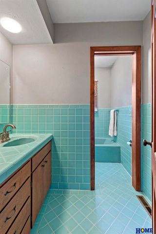 6315 Sumner Street, Lincoln, NE 68506