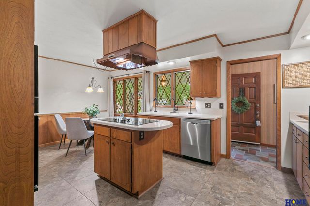 6315 Sumner Street, Lincoln, NE 68506