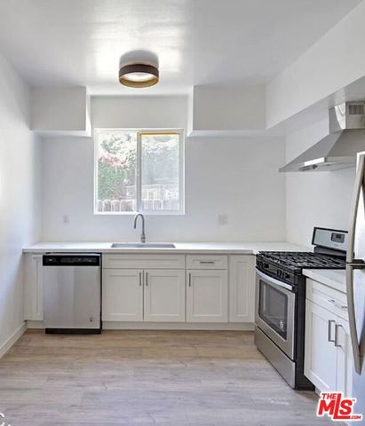 957 N Vendome Street, Los Angeles, CA 90026