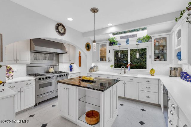 39 Bingham Avenue, Rumson, NJ 07760
