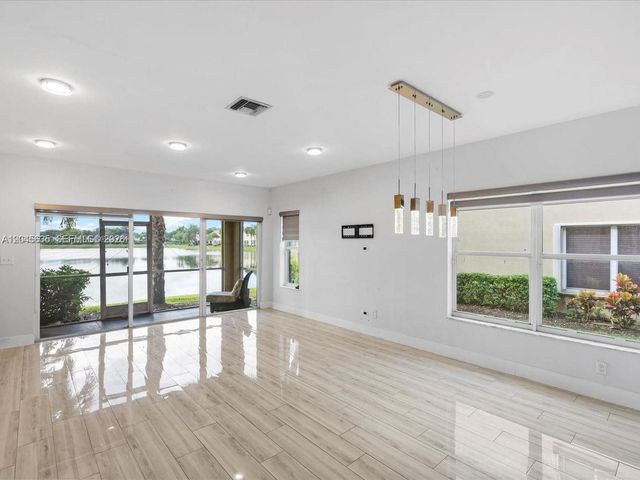 12170 SW 5th Ct, Pembroke Pines, FL 33025