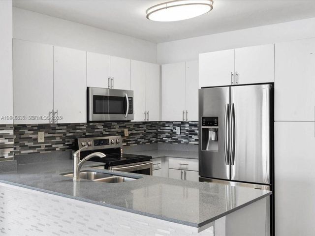 12170 SW 5th Ct, Pembroke Pines, FL 33025