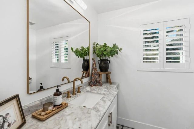 765 Val Sereno Drive, Encinitas, CA 92024