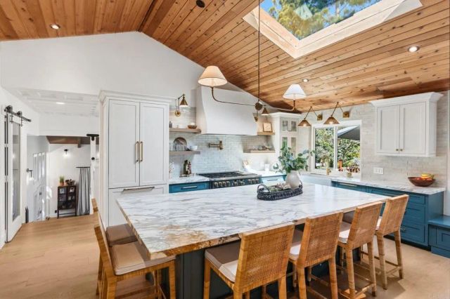 765 Val Sereno Drive, Encinitas, CA 92024