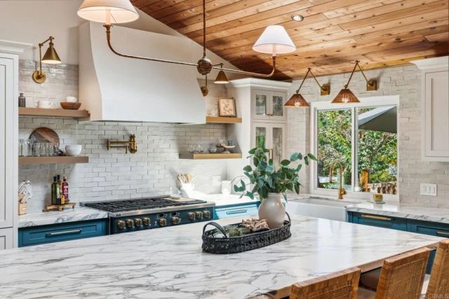 765 Val Sereno Drive, Encinitas, CA 92024