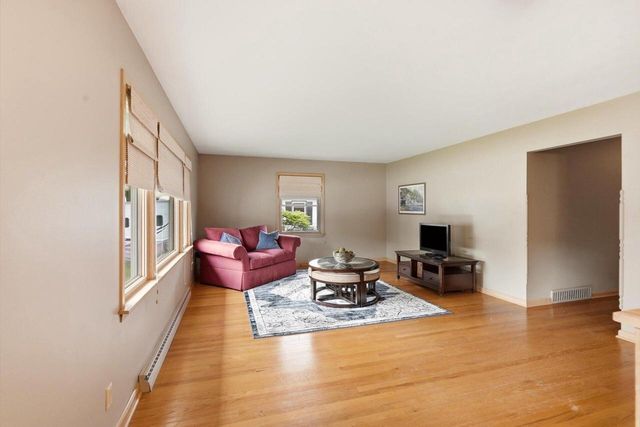 10114 W Fiebrantz AVENUE, Milwaukee, WI 53222