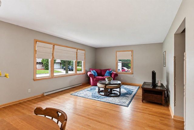 10114 W Fiebrantz AVENUE, Milwaukee, WI 53222