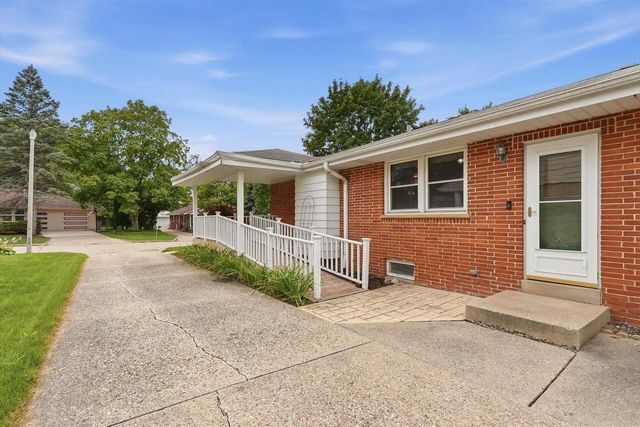 10114 W Fiebrantz AVENUE, Milwaukee, WI 53222