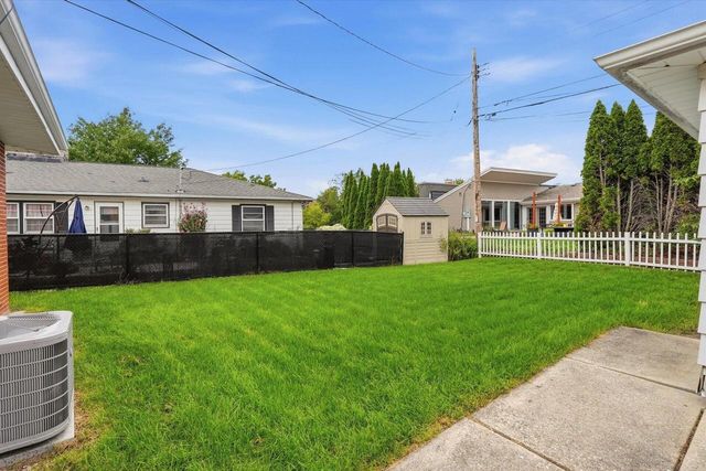 10114 W Fiebrantz AVENUE, Milwaukee, WI 53222