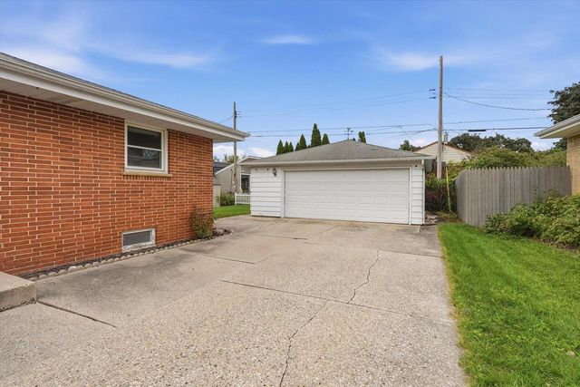 10114 W Fiebrantz AVENUE, Milwaukee, WI 53222